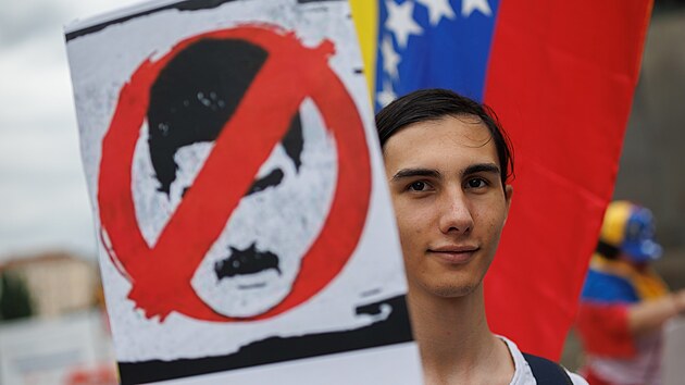 Destky lid v Praze protestovaly proti autoritskmu reimu venezuelskho prezidenta Nicolse Madura. (17. srpna 2024)