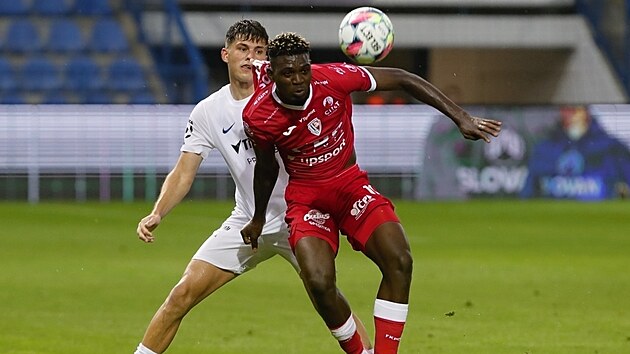 Libereck� Denis Halinsk� se p�edh�n� o m�� s pardubick�m �to�n�kem Marzuqem...