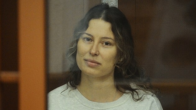 Soud v Jekatrinburgu uloil 12 let vzen za vlastizradu Xeniji Karelinov, kter poskytla drobn pspvek ve prospch Ukrajiny. (15. srpna 2024)