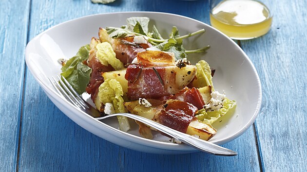 Salát z peených brambor se suenou slaninou