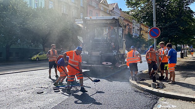 Rekonstrukce Klatovsk ulice v Plzni, smr z centra na Bory dostv nov povrch. (15. srpna 2024)