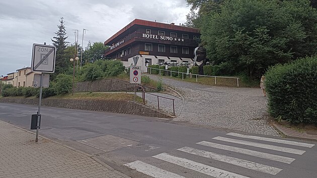 Hotel Sumo, kter byl dve znm jako esk bouda, bude mnit vlastnka. Od soukromnka ho odkoup msto, kter za nj uhrad tyiadvacet milion ti sta tisc korun.