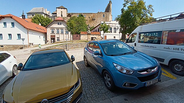 V Lipnici nad Szavou lze vz odstavit asi 200 metr od hradu, a to bu na nmst, anebo za amfitetrem. Dohromady to je kolem 150 mst. V turistickch pikch to nesta.