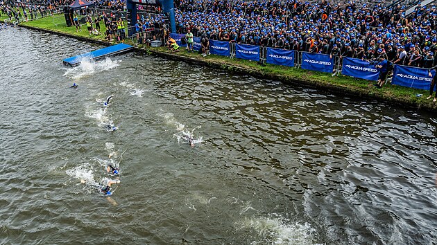 Slavn triatlonov zvod Ironman 70.3 v Hradci Krlov (18.8.2024).