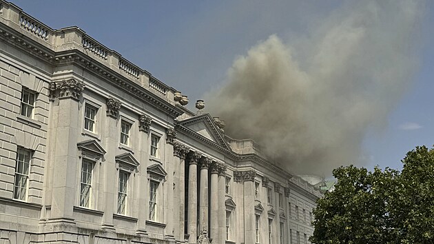 V centru Londna ho neoklasicistn palc Somerset House, zasahuje pes sto hasi. (17. srpna 2024)