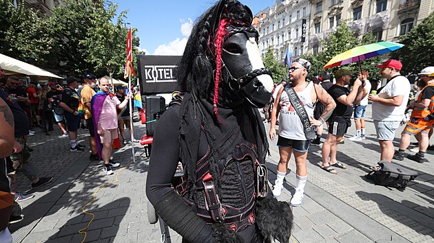 Na Václavském nám�stí se scházejí ú�astníci duhového pr�vodu Prague Pride. (10....