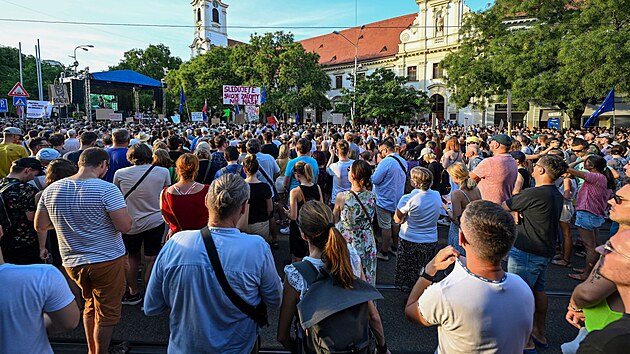 Poet astnk ternho protivldnho protestu v Bratislav odhadli jeho organiztoi na 18 tisc. Protest svolaly opozin strany proti ministryni kultury Martin imkoviov. (13. srpna 2024)