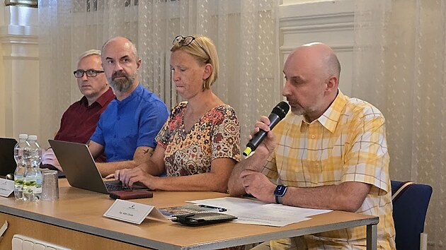 Zprava nmstek primtorky uren pro zemn pln Adam Zruba (bezp. Zmna a Zelen), primtorka Pavlna Springerov (HDK) a nmstci Luk dek (TOP 09) a Pavel Vrbick (Pirti)