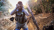 Ukrajinský voják s minometem v Don�cké oblasti (14. srpna 2024)