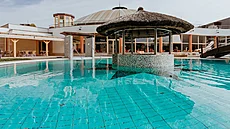 Luxusní termální lázn pímo u hotelu Gotthard Therme Hotel