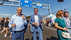 Dva dny p�ed oficiálním otev�ením pro auta si lidé v Brn� pro�li estakádu u...