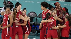 Americké basketbalistky se radují z olympijského triumfu.