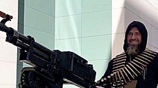 �e�enský v�dce Ramzan Kadyrov se po Grozném projel vozem Tesla Cybertruck. (17....