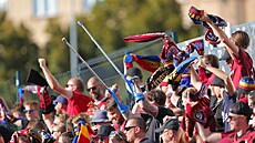 Sparantí fanouci slaví gól Indrita Tuciho proti Bohemians.