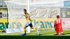 Teplický úto�ník Filip Horský slaví gól proti Liberci.