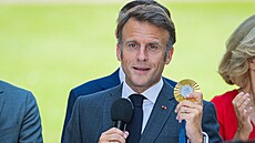 Emmanuel Macron pivítal v Elysejském paláci úspné francouzské olympioniky....