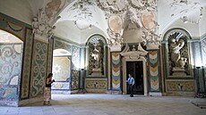 Arcibiskupský zámek v Krom��í�i se py�ní nádhernými sala terrenami. Restaurovat...