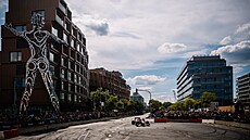 Unikátní kulisy praské Invalidovny, kde projídí vz formule 1.