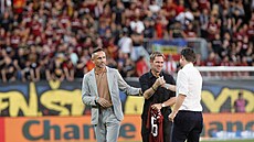 Ceremonie na úvod. Sportovní manaer Tomá Sivok a sportovní editel Tomá...