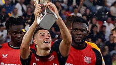Op�t záv�re�ný zvrat. A dal�í trofej do sbírky! Fotbalisté Leverkusenu se i...