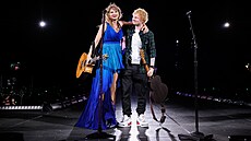 V Londýně vystoupila americká zpěvačka Taylor Swift. Přidal se k ní na tři...