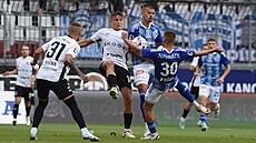Dominik Kostka a Tomá� Král z Mladé Boleslavi v akci proti olomouckým hrá��m...