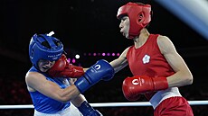 Kontroverzní boxerka Lin Jü-tching ve finále.