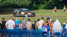 Fanou�ci na RZ B�ezová na Barum rally. Na snímku  vít�zná posádka Dominik...