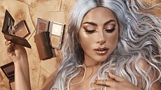 Lady Gaga prý svou vá�e� pro lí�ení zd�dila po své mamince.