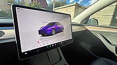 Dal�í testy Tesly Y � velká st�edová dotyková obrazovka