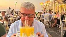 Karel Havlíek (ANO) vyrazil ochutnávat nápoje na ecký ostrov Kréta. (11....