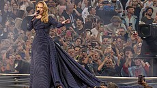 Adele na koncertě v Mnichově (9. července 2024)