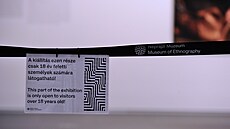 Nápis na výstav v budapeském muzeu znaí, e ást výstavy je pístupná pouze...