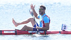 Josef Dostál se raduje ze zlaté medaile.