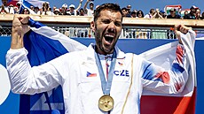 Josef Dostál slaví olympijské zlato.