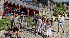 Natáení filmu Léto s Evenem probíhalo na hrad Kuntická hora.