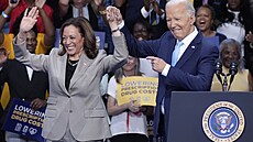 Joe Biden a kandidátka na prezidenta Kamala Harrisová spolu poprvé vystoupili...