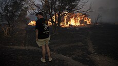 Ú�ady v regionech �ecka vyhlásily vysokou pohotovost kv�li  po�ár�m. (11. srpna...