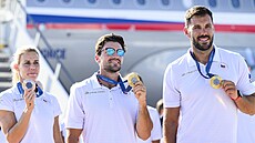 Nikola Ogrodníková, Martin Fuksa a Josef Dostál (zleva) se vrátili do eska s...