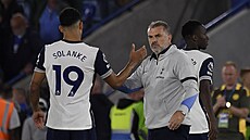 Dominic Solanke z Tottenhamu a jeho trenér Ange Postecoglou