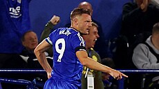 Jamie Vardy z Leicesteru City slaví svj gól.