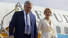 Argentinský prezident Alberto Fernández se �enou Fabiolou Ya�ezovou v Paraguayi...