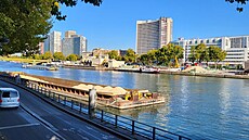 �eka Seina v Pa�í�i funguje jako b�ná zásobovací tepna