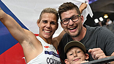 Bronzová o�t�pa�ka Nikola Ogrodníková slaví s partnerem Petrem Vránou a jeho...