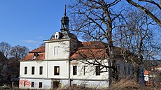 Barokní zámek Tma� p�ed rekonstrukcí. Zámek vznikl p�estavbou tvrze z roku...