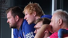 Zp�vák Ed Sheeran na zápase tým� Ipswich a Liverpool v Premier League (17....