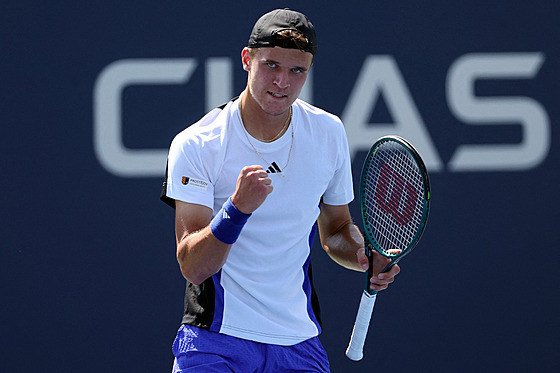 Jakub Meník slaví zisk výmny v prvním kole US Open.