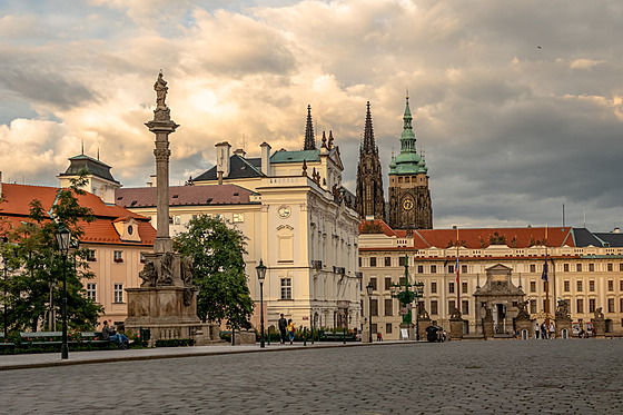 Pohled na Hradanské námstí a Praský hrad s Arcibiskupským palácem