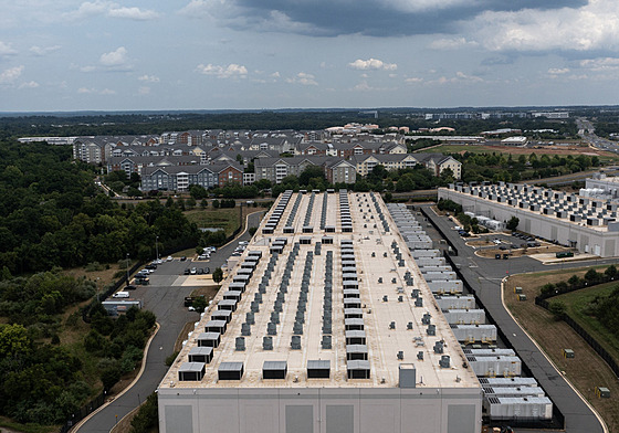 Datové centrum Amazonu v Ashburnu ve Virginii (17. �ervence 2024)