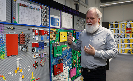 Soren Kristiansen, vedoucí technologický editel spolenosti Lego pro materiály...